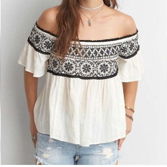 American Eagle Outfitters Tops - AMERICAN EAGLE Boho Chic cotton embroidered swing top. Ivory/black. Size Medium